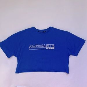 ALPHALETE WOMEN’S FITTED PERFORMANCE SHORT SLEEVE CROP